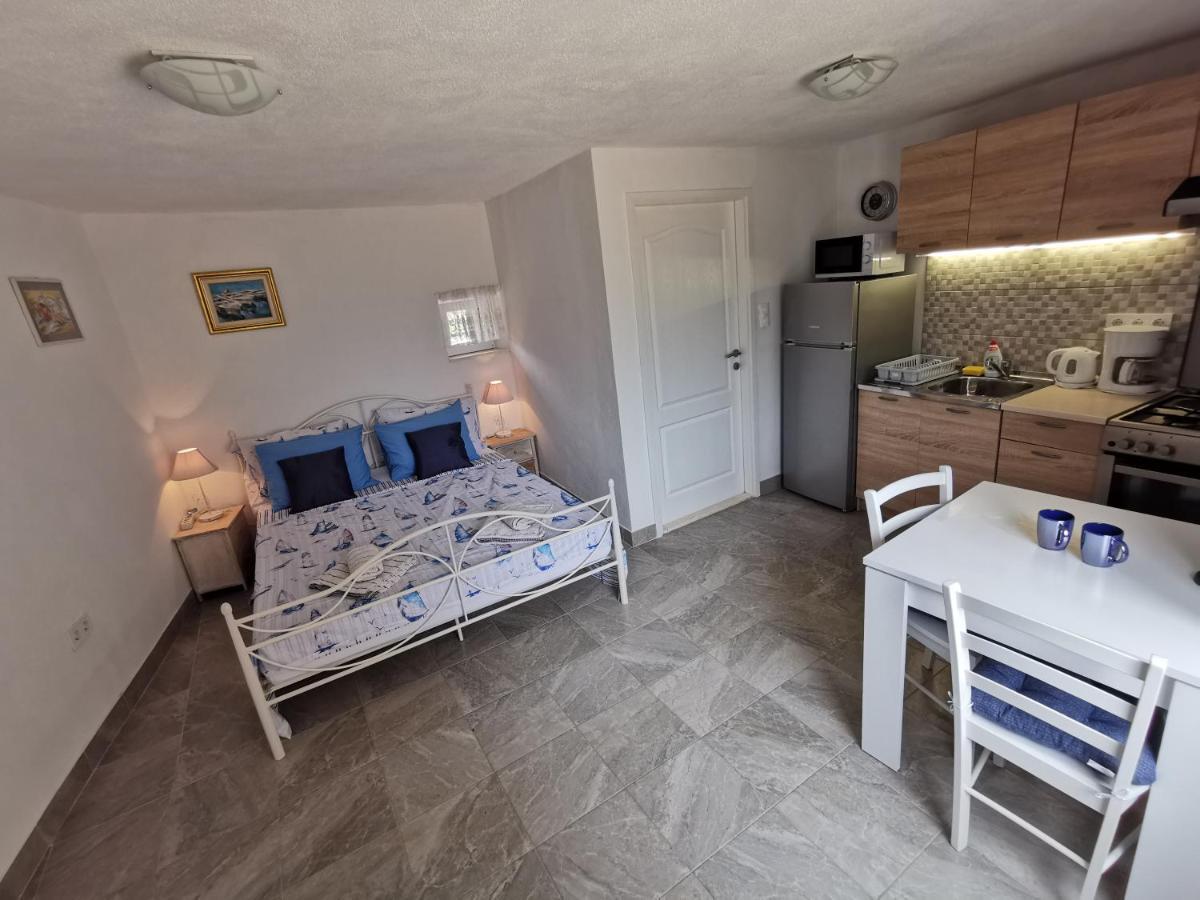 Studio Apartment Mileta Pitve Eksteriør billede
